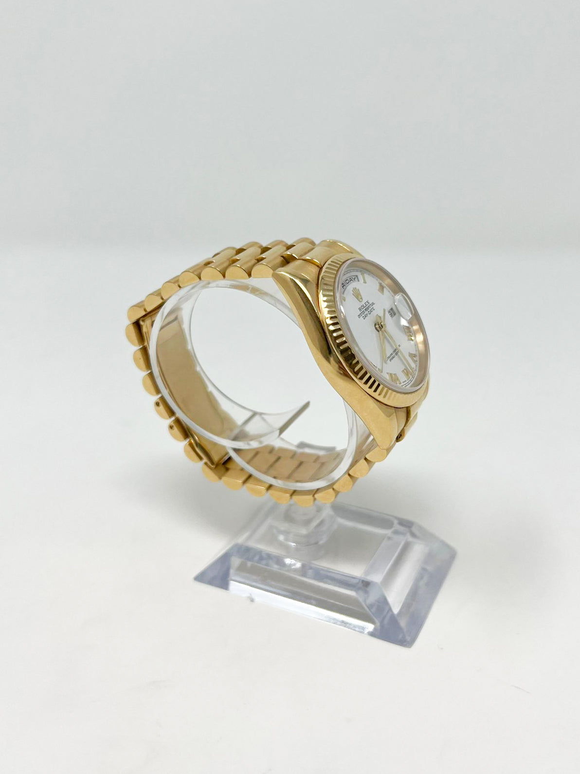 Rolex Presidential Yellow Gold Gold Day-Date 36 MM - President Bracelet Watch - Fluted Bezel - White Roman Dial - 118238