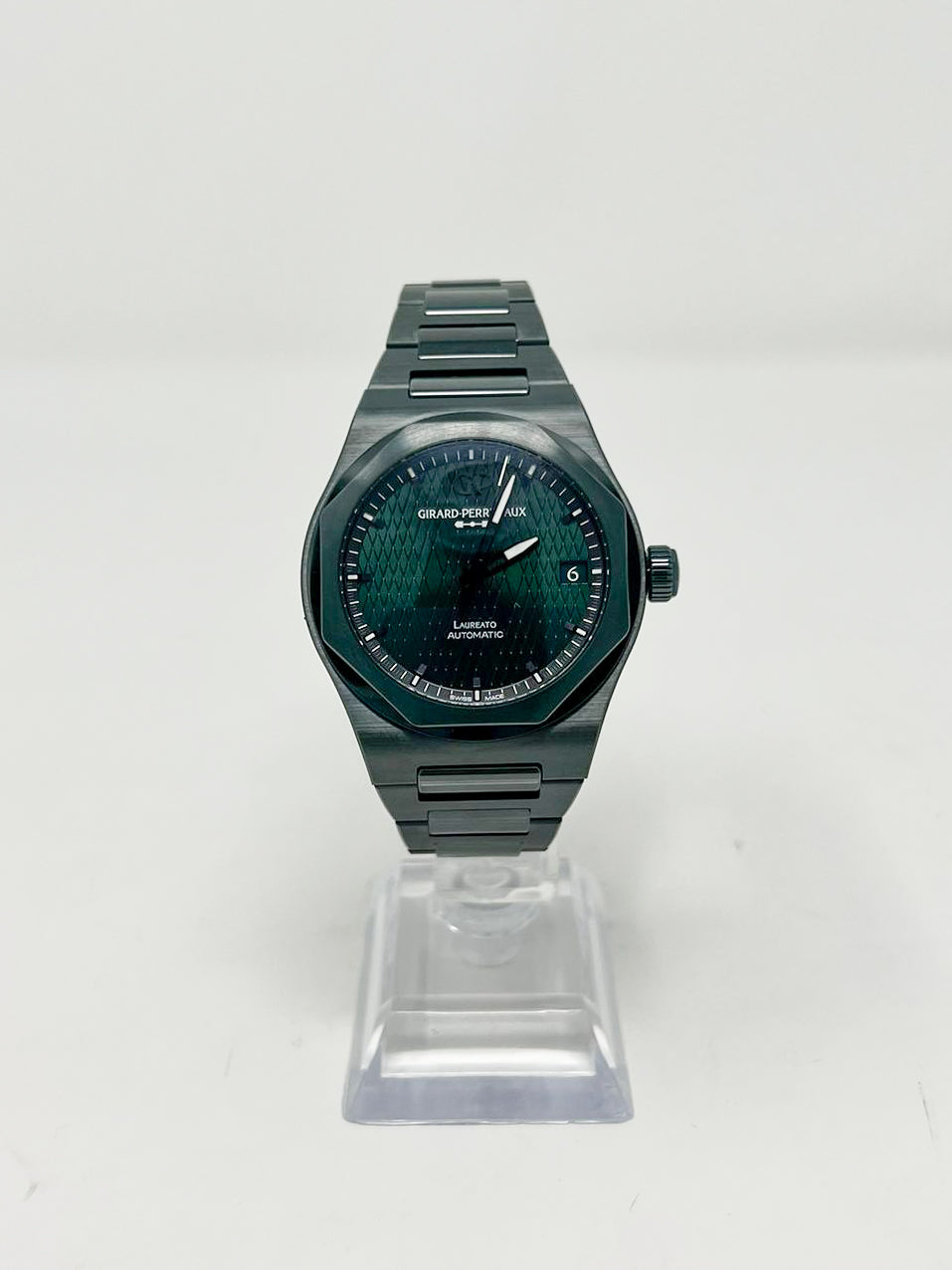 Girard-Perregaux Laureato Green Aston Ceramic 42 MM - Green Ceramic Bracelet - Green Dial - 81010-32-3081-1CX