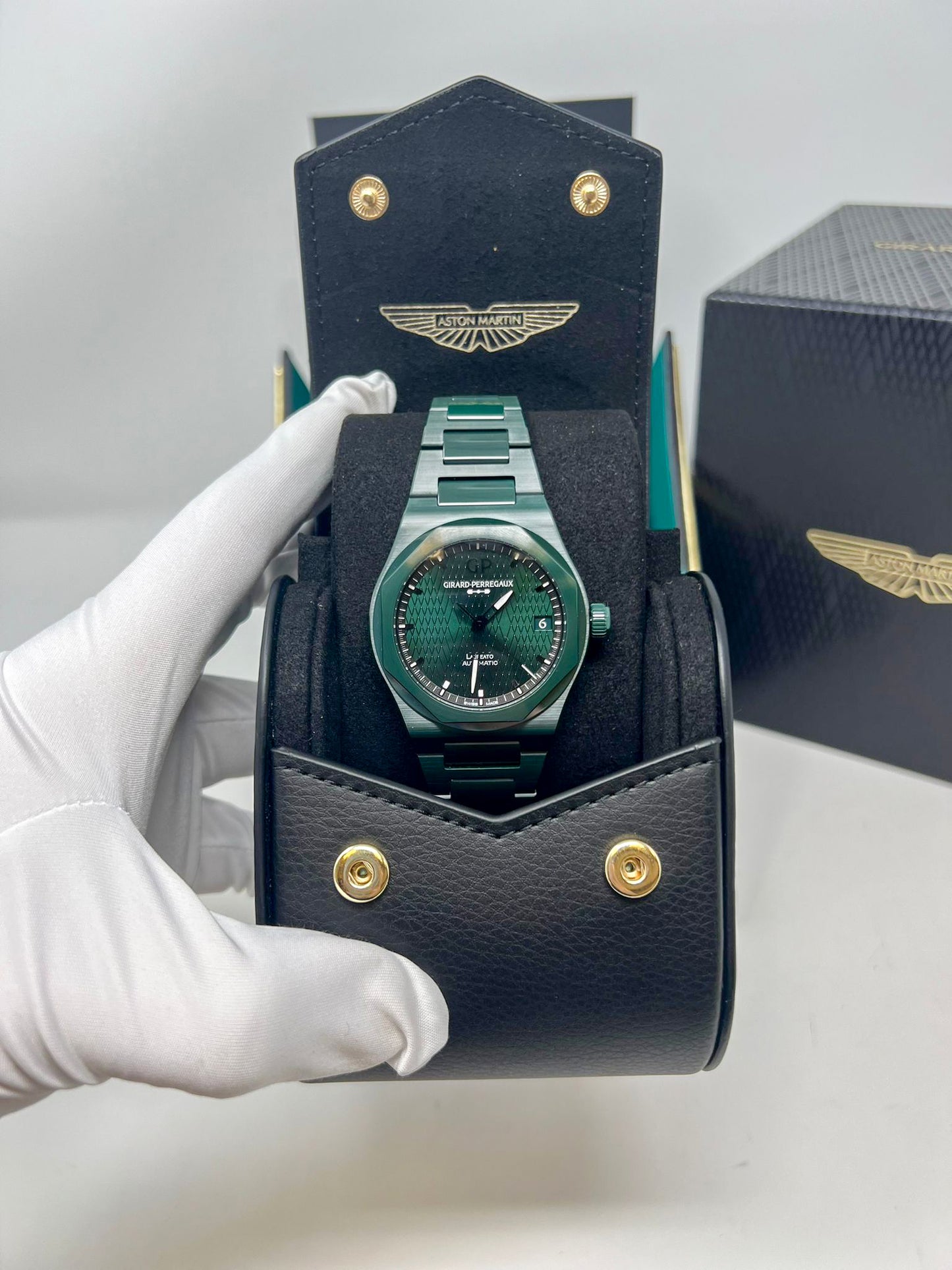 Girard-Perregaux Laureato Green Aston Ceramic 42 MM - Green Ceramic Bracelet - Green Dial - 81010-32-3081-1CX