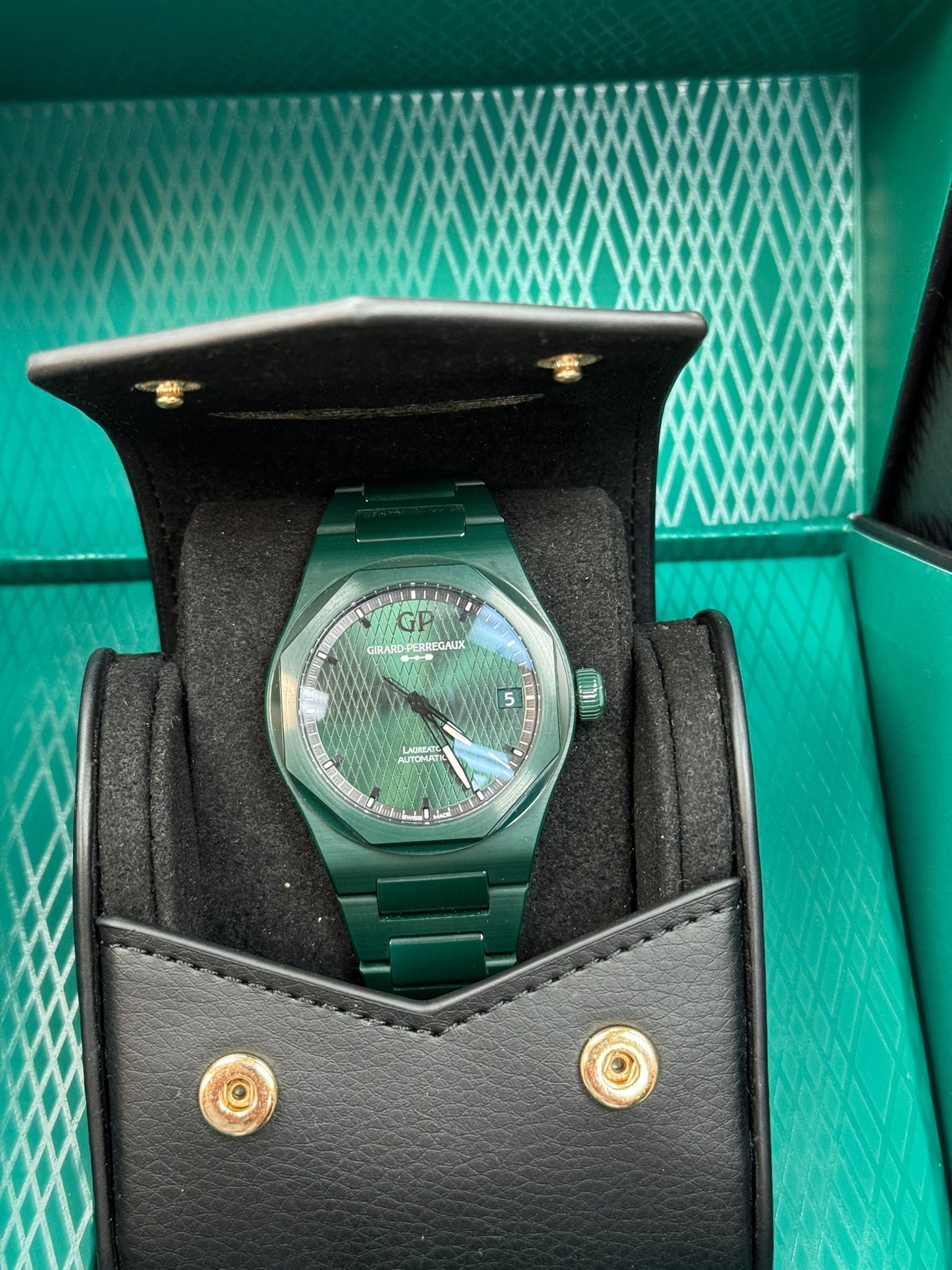 Girard-Perregaux Laureato Green Aston Ceramic 42 MM - Green Ceramic Bracelet - Green Dial - 81010-32-3081-1CX