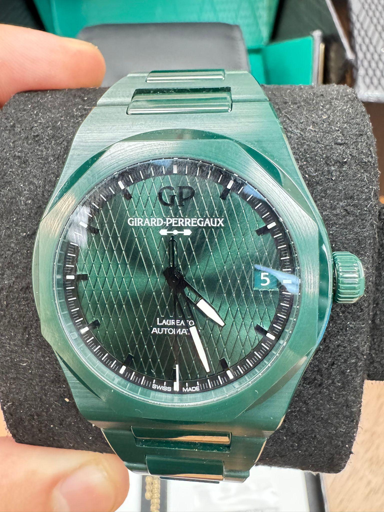 Girard-Perregaux Laureato Green Aston Ceramic 42 MM - Green Ceramic Bracelet - Green Dial - 81010-32-3081-1CX