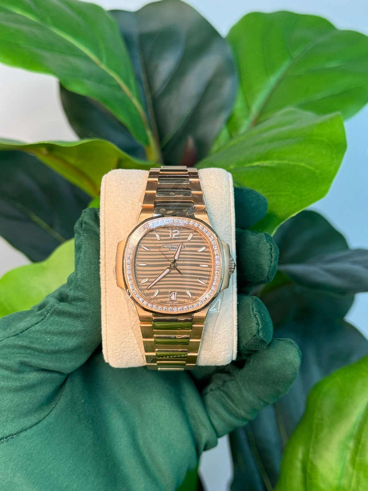 Patek Philippe Nautilus - 35.2 MM - Rose Gold - 7118/1200R-001