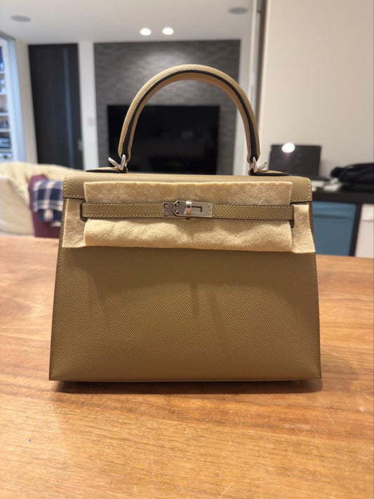 Hermès Kelly Sellier 25 - Poussiere Epsom - Palladium Hardware - K25PEPHW