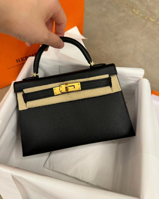Hermès Kelly Sellier 20 - Black Epsom Leather - Gold Hardware - K20BEGHW