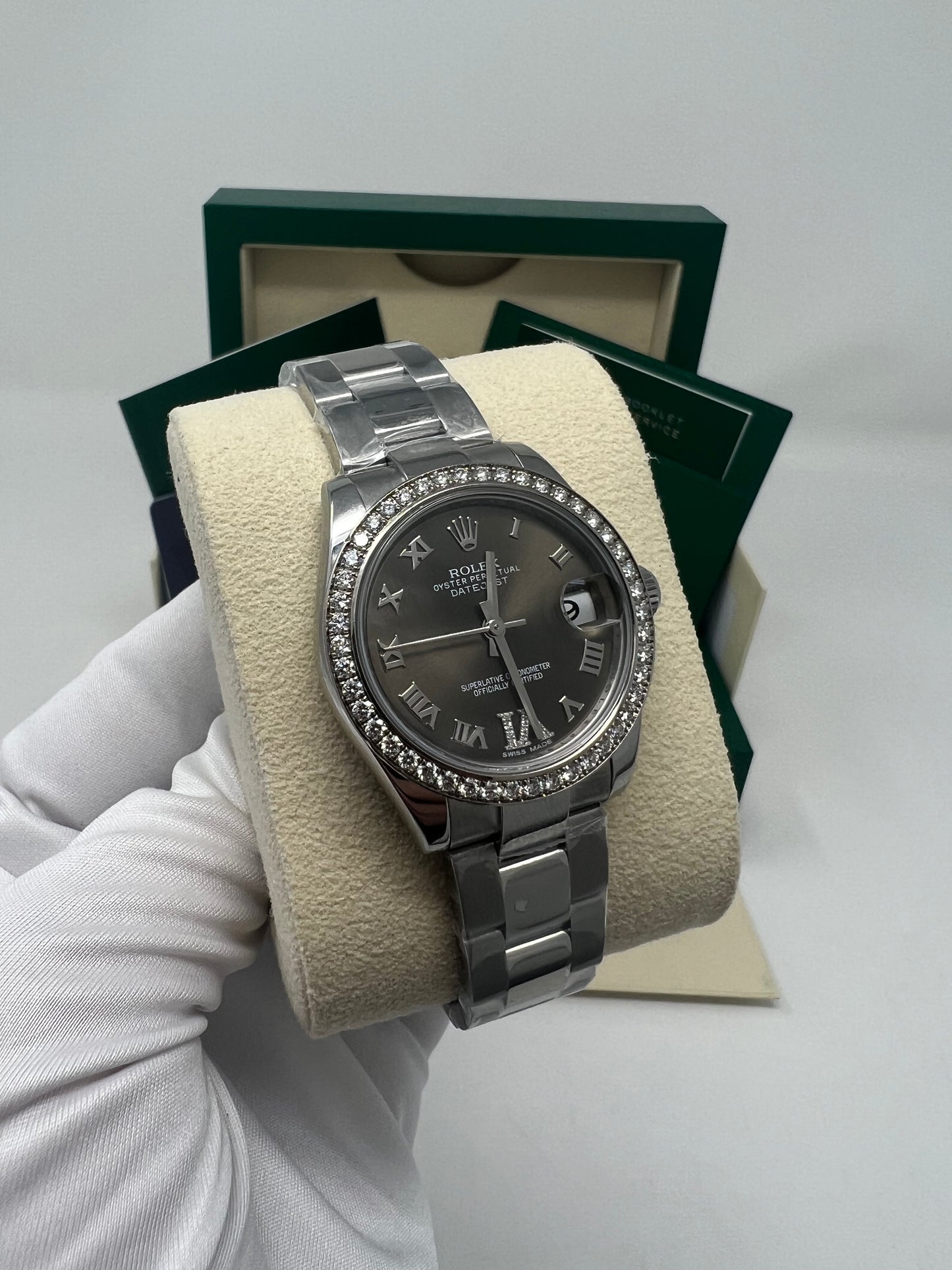 Rolex Datejust Stainless Steel - 31 MM - Oyster Bracelet - Diamond Bezel - Grey Diamond Dial - 178384 o GRD