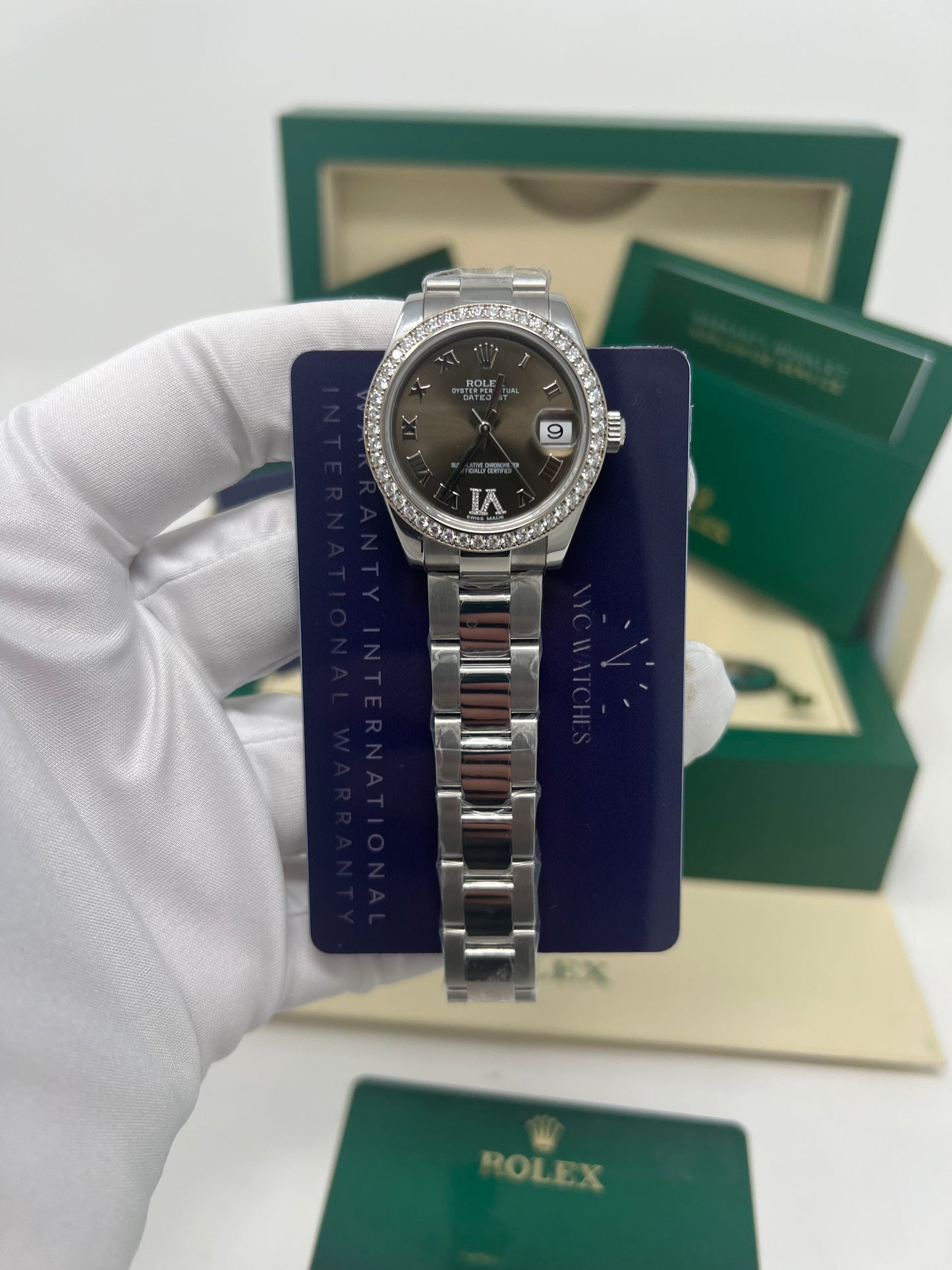 Rolex Datejust Stainless Steel - 31 MM - Oyster Bracelet - Diamond Bezel - Grey Diamond Dial - 178384 o GRD