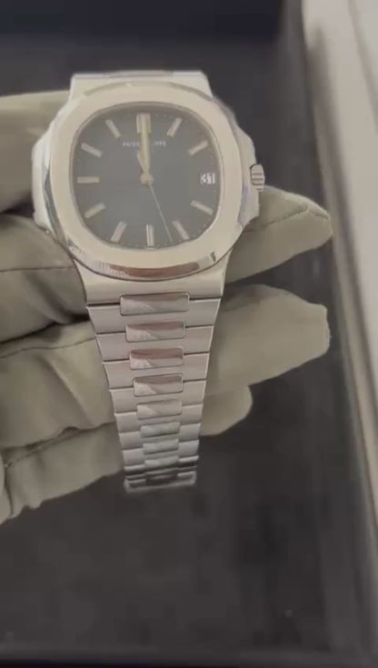Patek Philippe Nautilus 40 MM - Steel - 5711/1A-010