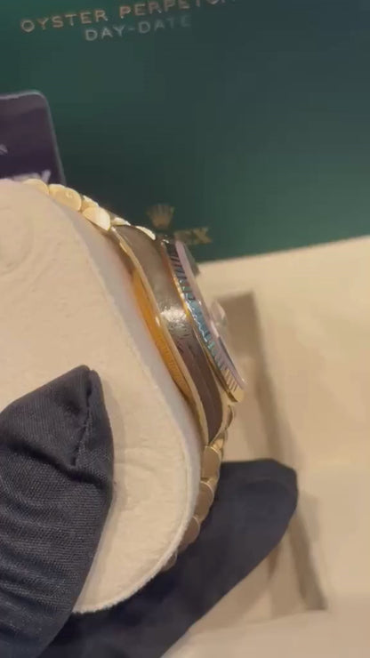 Rolex Day-Date - 36 MM - Yellow Gold - Black Diamond Dial - 18238 bkd
