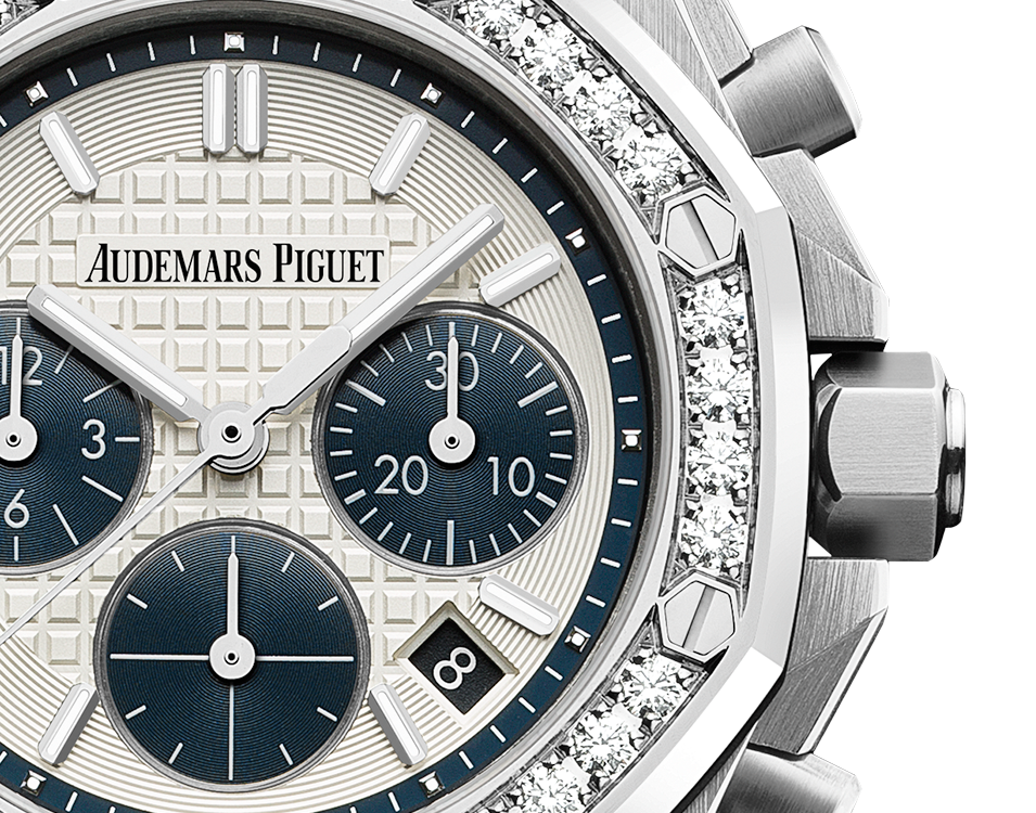 Audemars Piguet Royal Oak Offshore Stainless Steel Selfwinding Chronograph 37 MM - White Rubber Strap - Silver Dial - 26231ST.ZZ.D010CA.01
